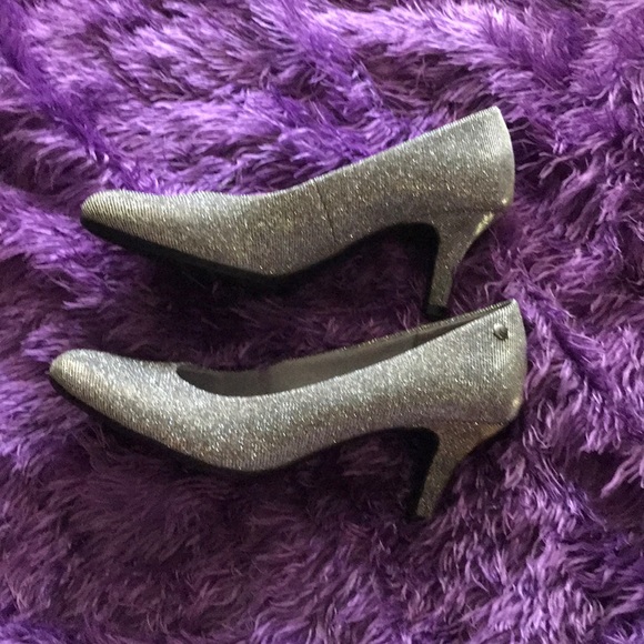 Life Stride Shoes - Life Stride Silver Sparkle Pumps